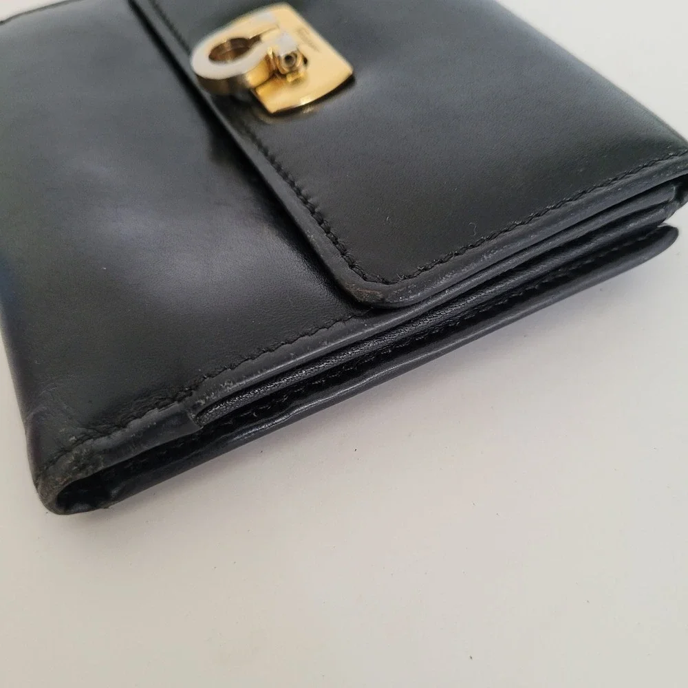 Salvatore Ferragamo Black Leather Gancini Bifold Wallet Vintage 224059 Italy